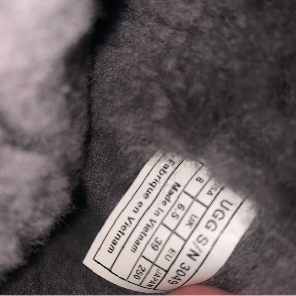 Ugg Bailey Button Boots✨ Size 8 - Picture 6 of 8